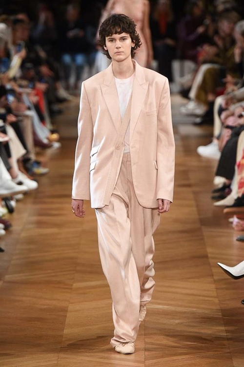 Loạt thiết kế đậm chất công sở khó bỏ qua tại Paris Fashion Week