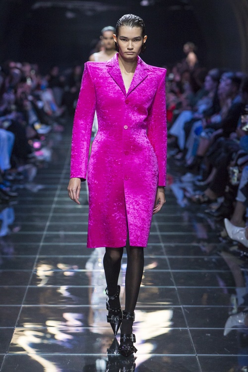 Loạt thiết kế đậm chất công sở khó bỏ qua tại Paris Fashion Week