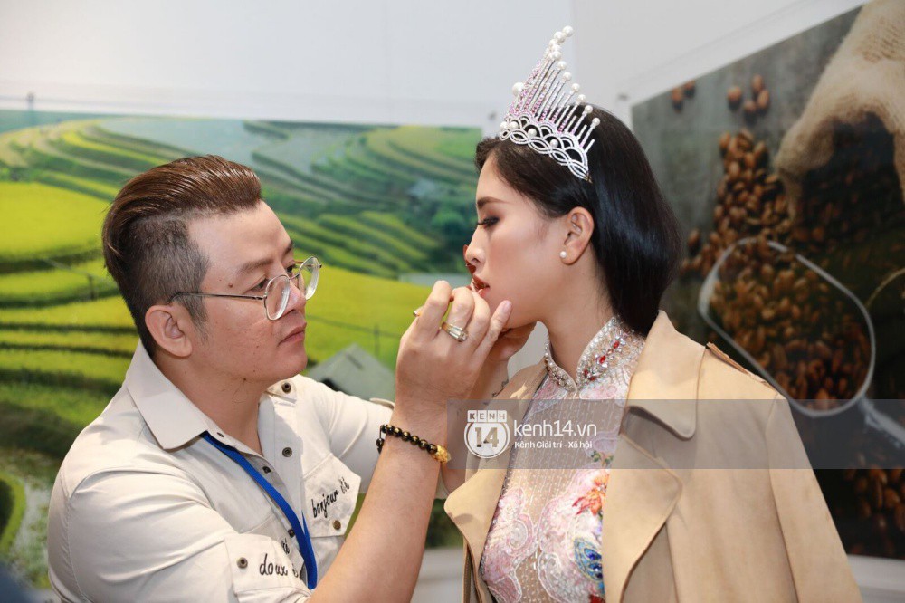 ĐỘC QUYỀN: Hé lộ hình ảnh đầu tiên của Hoa hậu Tiểu Vy, Hoàng Thùy và Quang Đại tại sự kiện ra mắt xe hơi VinFast