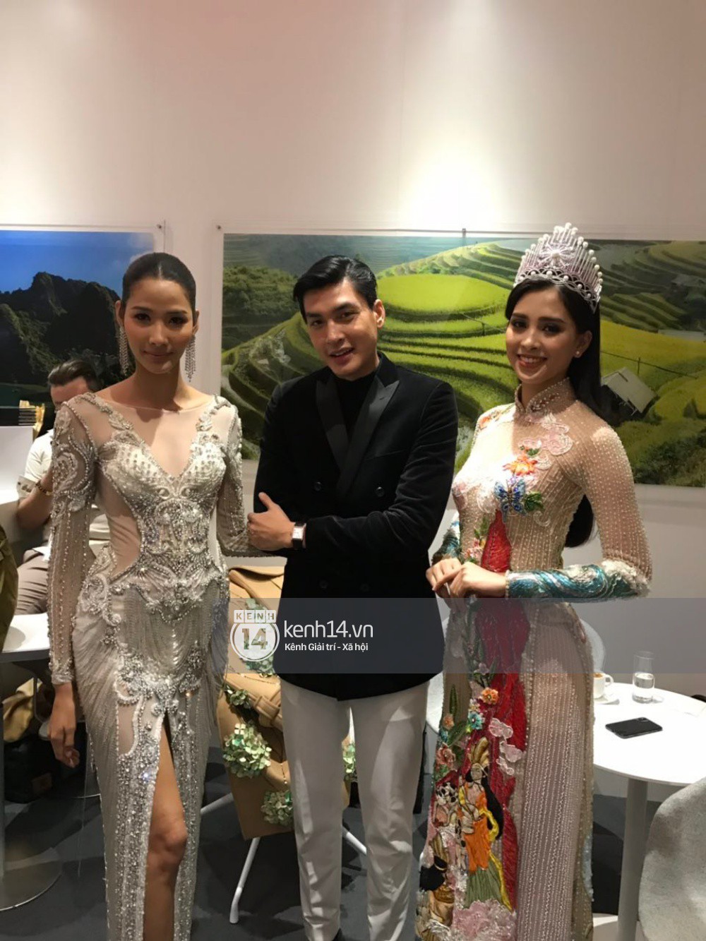 ĐỘC QUYỀN: Hé lộ hình ảnh đầu tiên của Hoa hậu Tiểu Vy, Hoàng Thùy và Quang Đại tại sự kiện ra mắt xe hơi VinFast