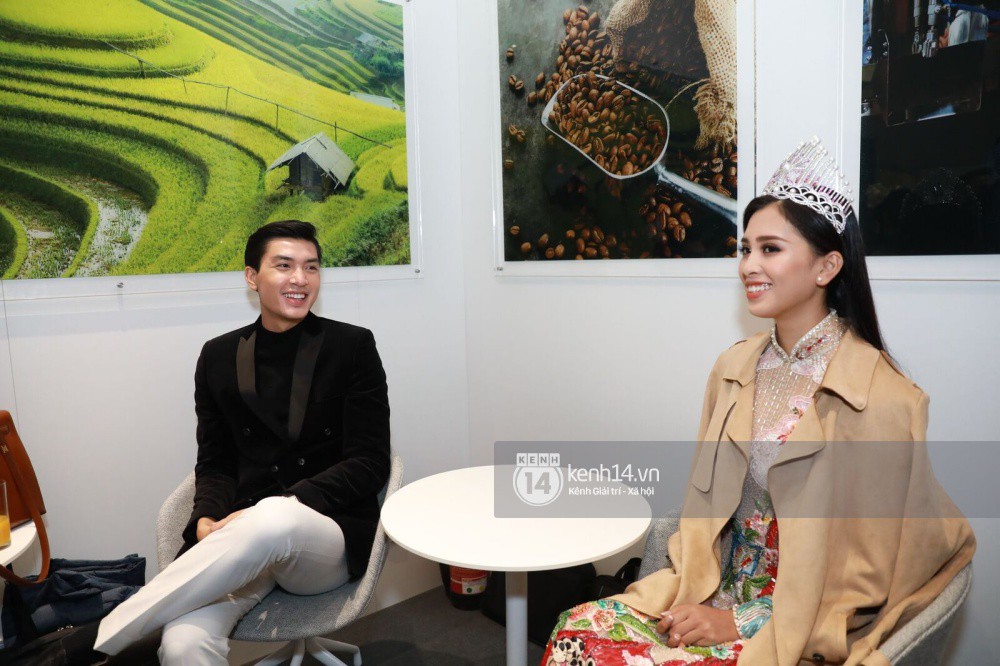 ĐỘC QUYỀN: Hé lộ hình ảnh đầu tiên của Hoa hậu Tiểu Vy, Hoàng Thùy và Quang Đại tại sự kiện ra mắt xe hơi VinFast