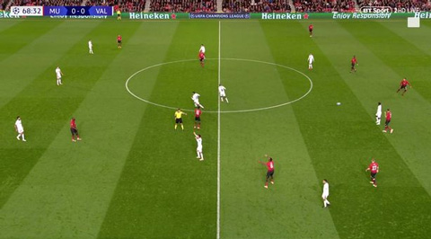 Pogba van nài Lukaku chạy chỗ