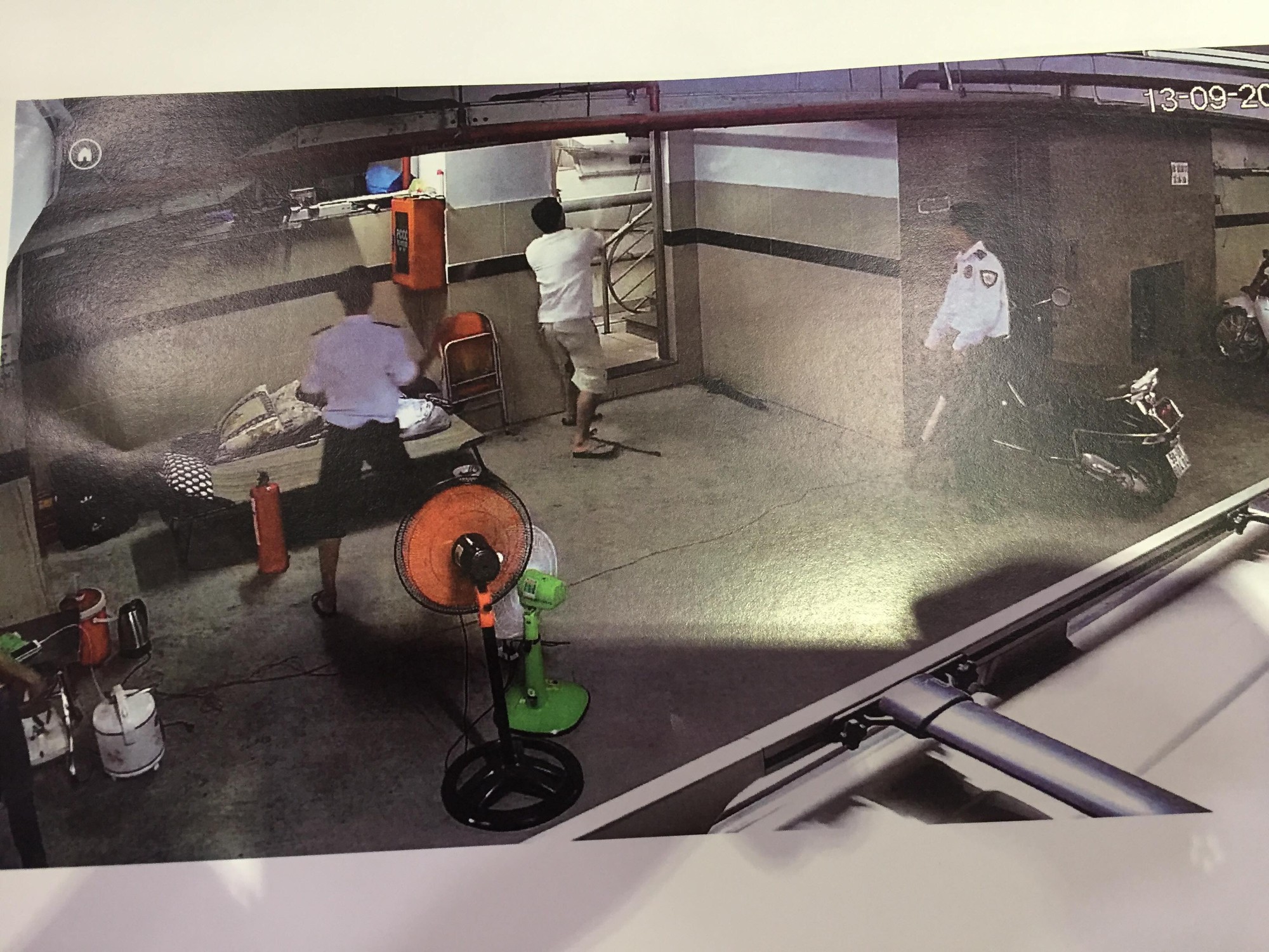 Cả gia đình ở Sài Gòn bị người lạ dùng bình xịt hơi cay, hung khí đe doạ tính mạng