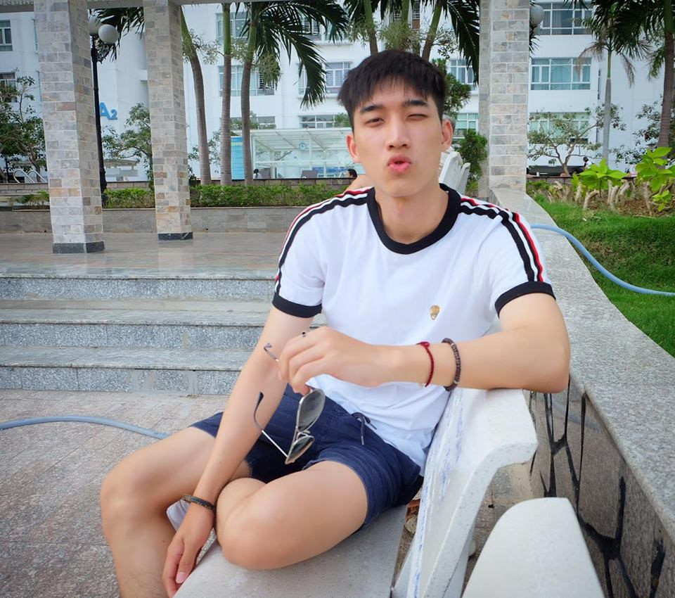 Du học sinh Lào điển trai, cao 1,85 m, thông thạo 4 ngôn ngữ