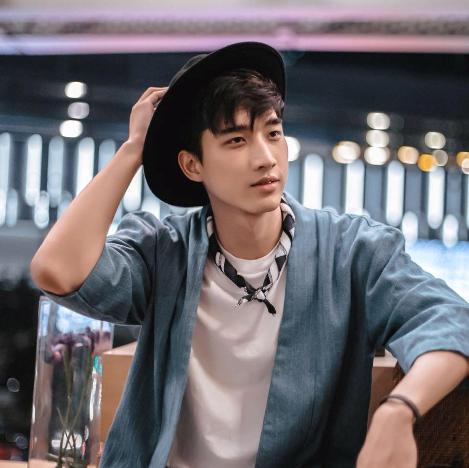 Du học sinh Lào điển trai, cao 1,85 m, thông thạo 4 ngôn ngữ