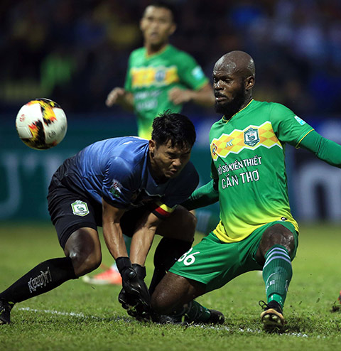 Hà Nội FC thắng giòn giã trong ngày nâng cúp vô địch