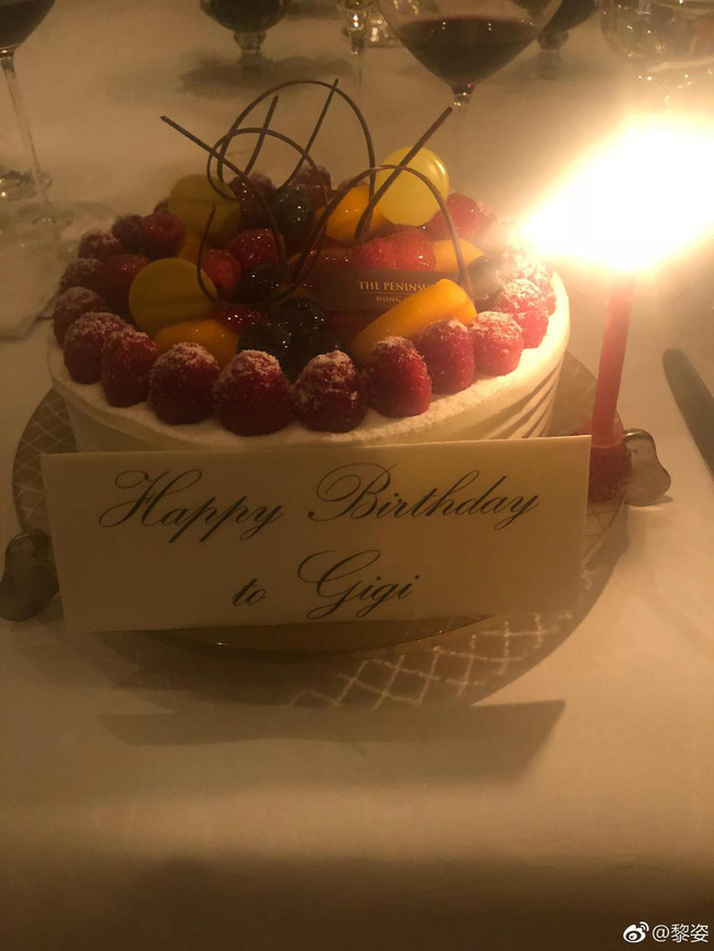 Đệ nhất mỹ nữ TVB Lê Tư hạnh phúc đón sinh nhật tuổi 47 bên chồng đại gia tật nguyền