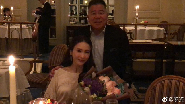 Đệ nhất mỹ nữ TVB Lê Tư hạnh phúc đón sinh nhật tuổi 47 bên chồng đại gia tật nguyền