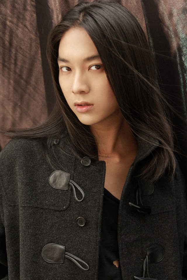 Chàng trai xinh như con gái: Mình bị nhắc nhở khi vào toilet nam