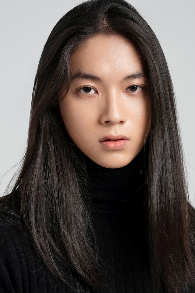 Chàng trai xinh như con gái: Mình bị nhắc nhở khi vào toilet nam