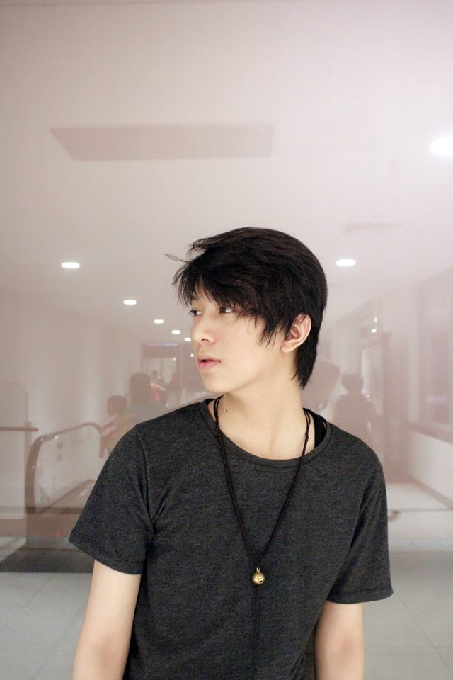 Chàng trai xinh như con gái: Mình bị nhắc nhở khi vào toilet nam