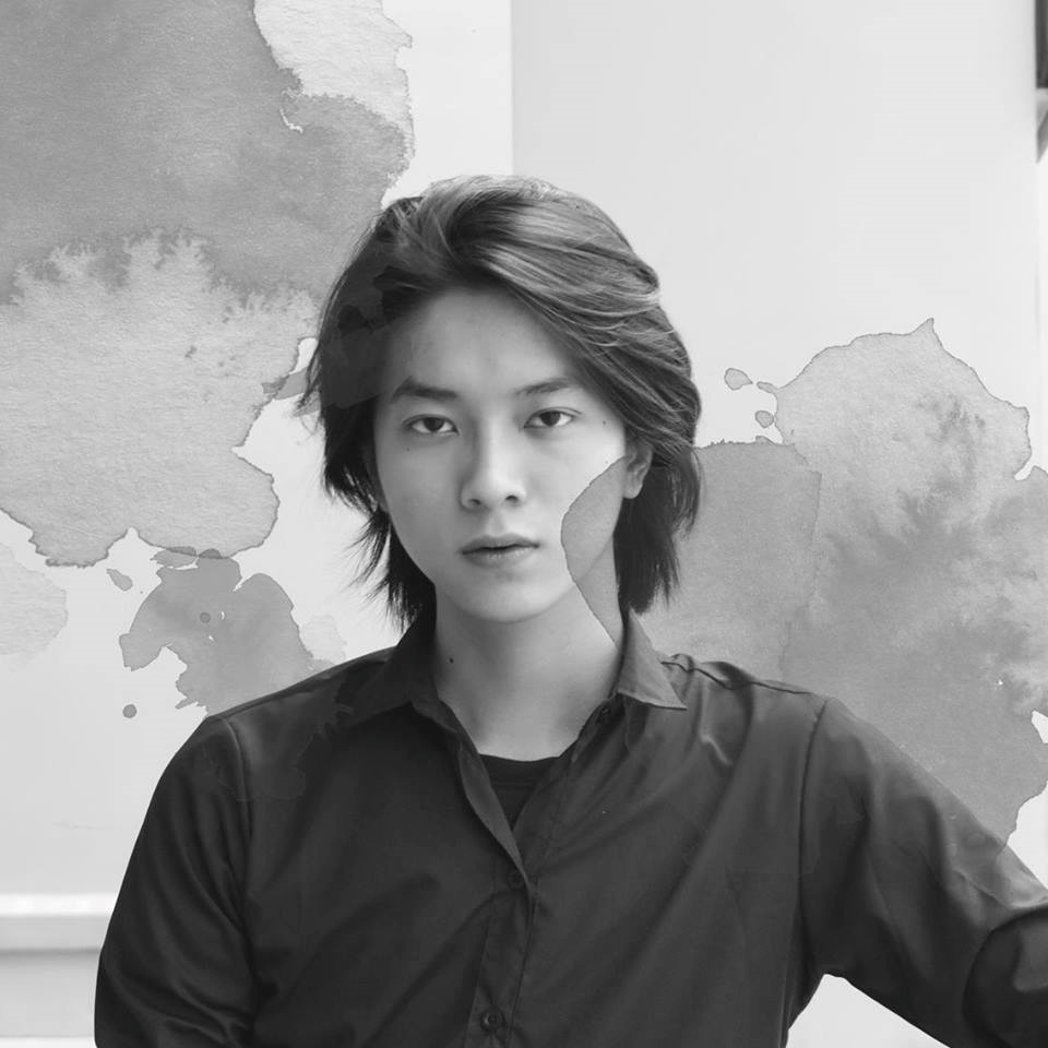 Chàng trai xinh như con gái: Mình bị nhắc nhở khi vào toilet nam