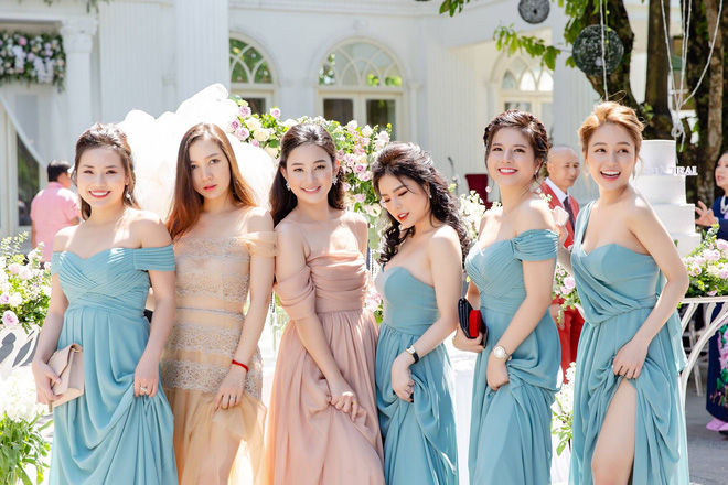 Trâm Anh khoe ảnh làm phù dâu xinh đẹp với hội bạn thân, tiết lộ 5 năm nữa sẽ cưới