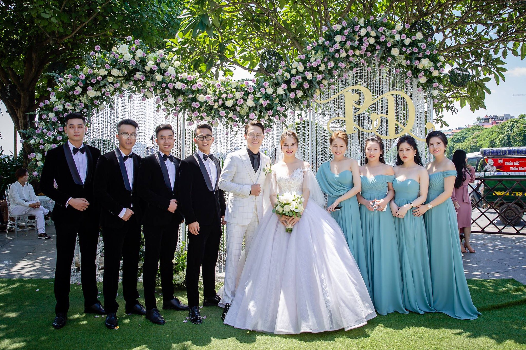 Trâm Anh khoe ảnh làm phù dâu xinh đẹp với hội bạn thân, tiết lộ 5 năm nữa sẽ cưới