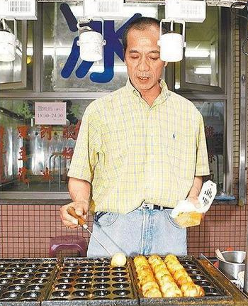 Tài tử Bao Thanh Thiên: Nghiện rượu, vũ phu, bị vợ bỏ phải làm tạp vụ, ra phố bán bánh