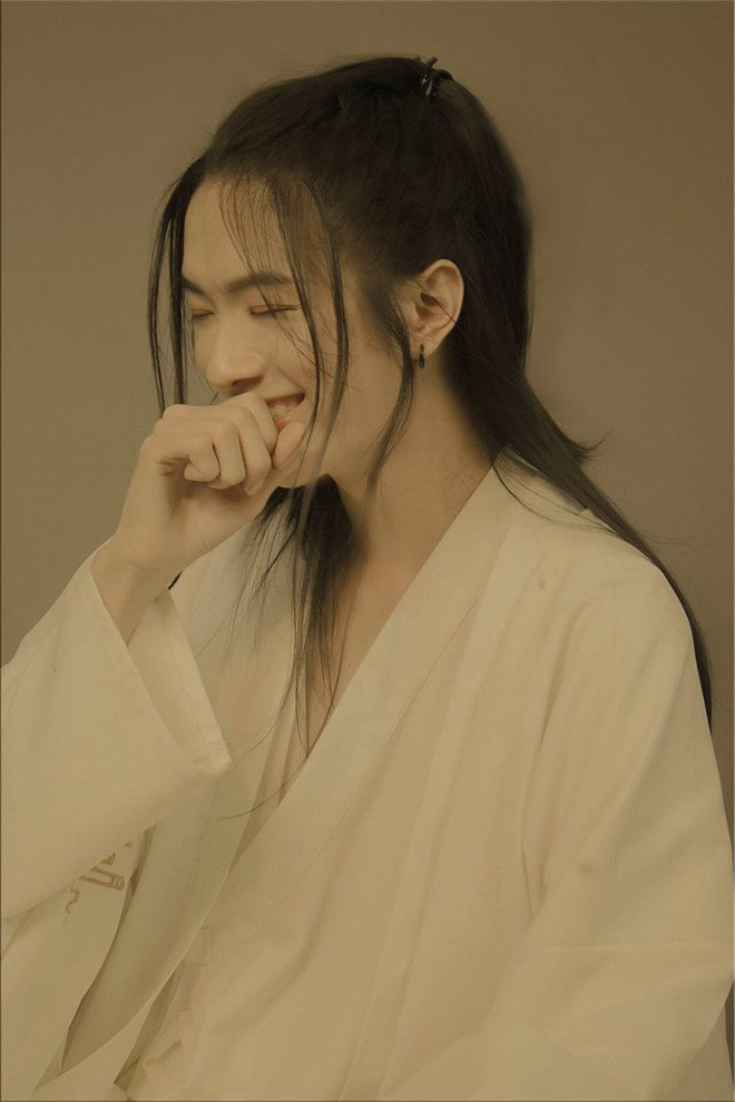 Chàng trai bị đuổi sang nhà vệ sinh nữ và những nhầm lẫn tai hại trên đường chỉ vì mái tóc