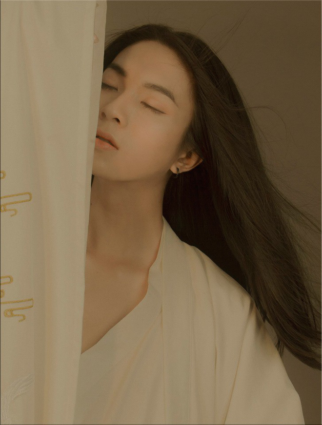 Chàng trai bị đuổi sang nhà vệ sinh nữ và những nhầm lẫn tai hại trên đường chỉ vì mái tóc