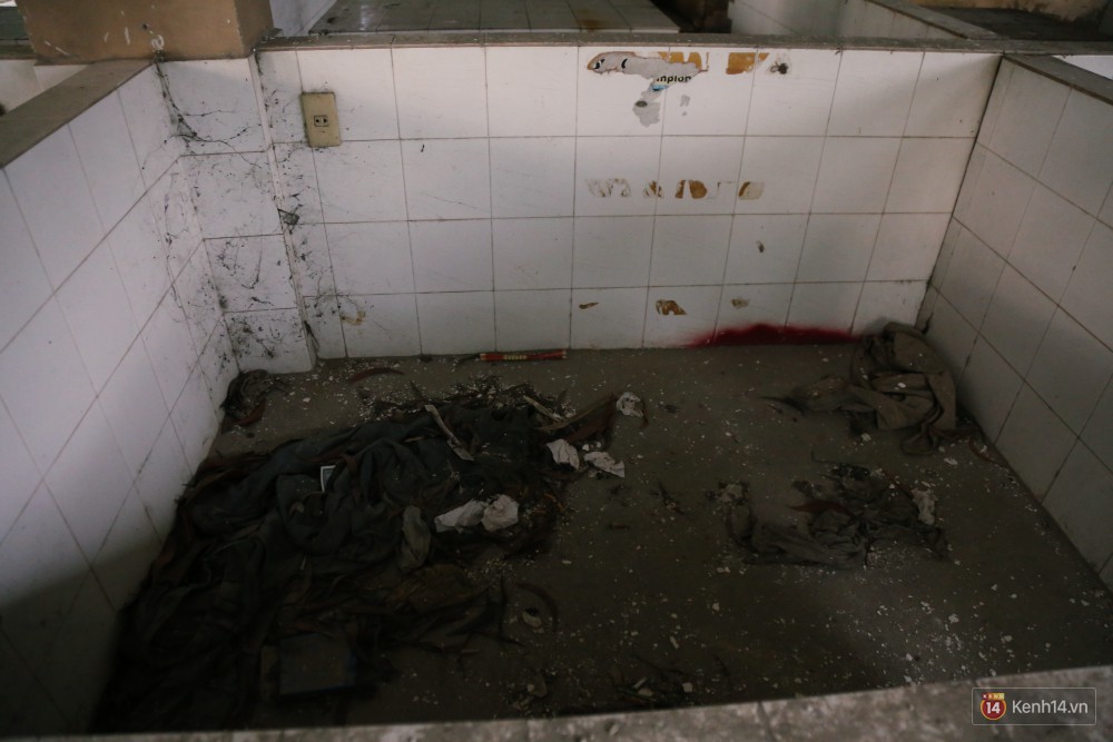 Cảnh u ám bên trong khu chợ tiền tỷ ở Sài Gòn bị bỏ hoang gần 15 năm qua