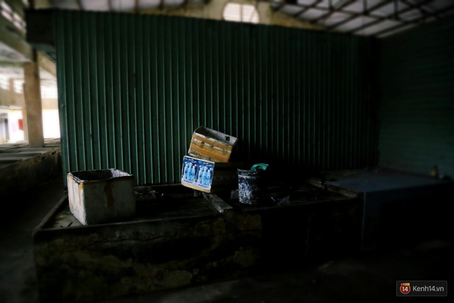 Cảnh u ám bên trong khu chợ tiền tỷ ở Sài Gòn bị bỏ hoang gần 15 năm qua