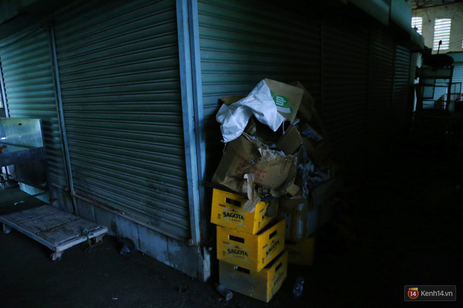 Cảnh u ám bên trong khu chợ tiền tỷ ở Sài Gòn bị bỏ hoang gần 15 năm qua