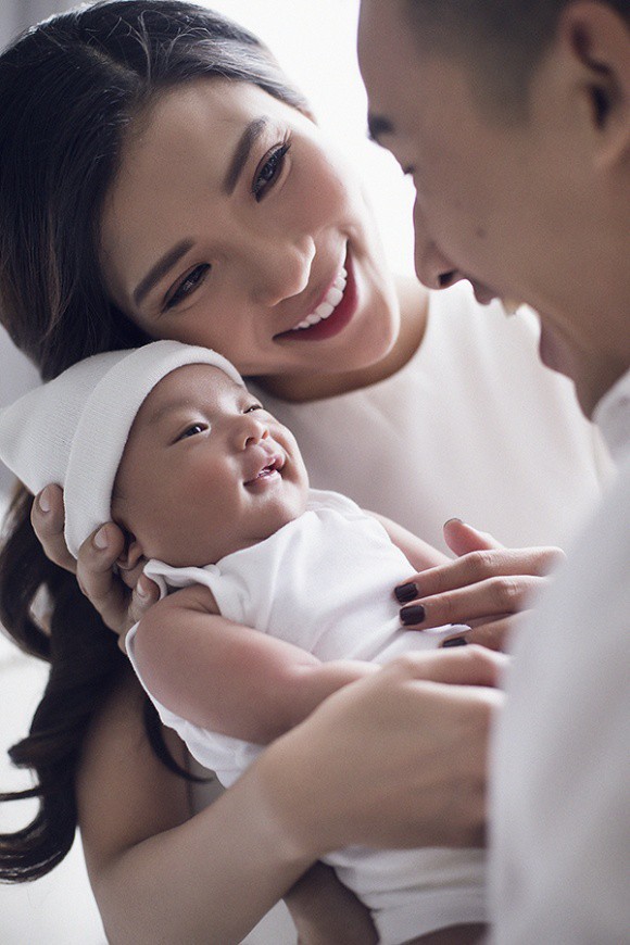 Năm ngoái còn tổ chức sinh nhật lãng mạn bên vợ, vậy mà năm nay Nam Ngày ấy mình đã yêu lại tất bật... trông con