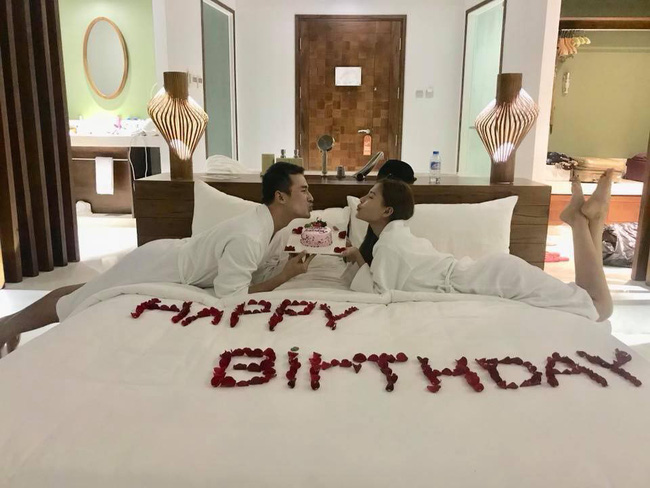 Năm ngoái còn tổ chức sinh nhật lãng mạn bên vợ, vậy mà năm nay Nam Ngày ấy mình đã yêu lại tất bật... trông con