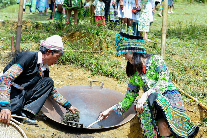 Danh tính cô gái xinh đẹp bên đồi hoa tam giác mạch gây sốt mạng xã hội