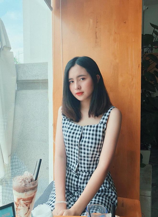 Danh tính cô gái xinh đẹp bên đồi hoa tam giác mạch gây sốt mạng xã hội