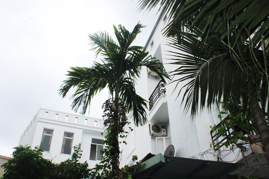 Ngôi nhà 3 tầng bốc cháy khiến người dân hoảng loạn bỏ chạy