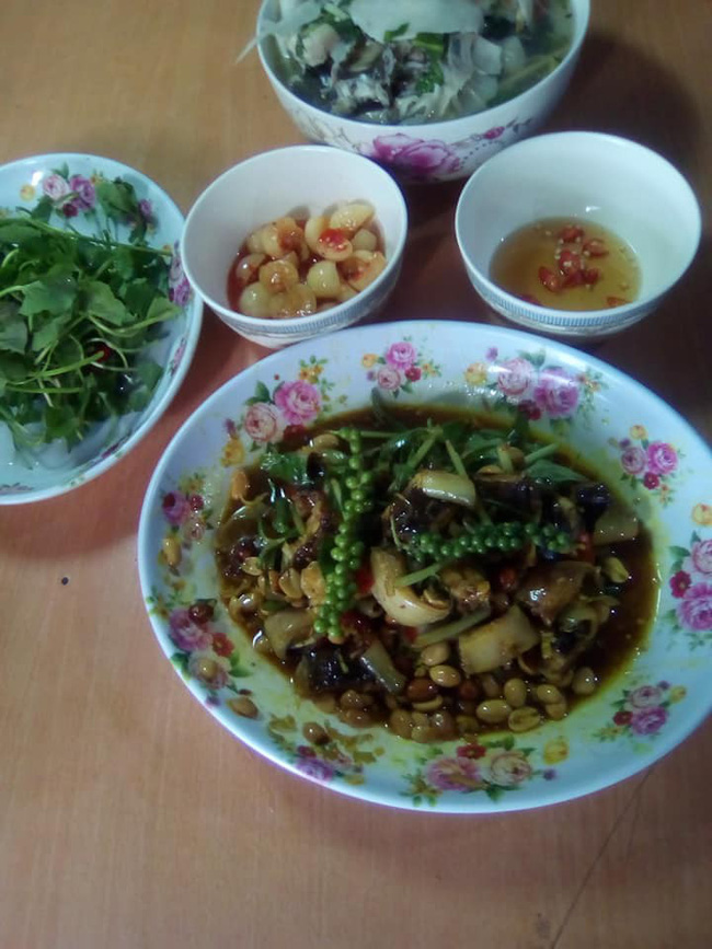 Mẹ chồng nấu canh măng móng giò khiến nàng dâu mất sữa, cô càng bực hơn khi bị mắng ngược: Biết mà không nói