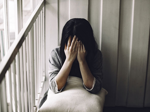 Chồng cho về ngoại ở cữ, tôi hí hửng đi mà không biết anh đang làm chuyện tội lỗi sau lưng mình