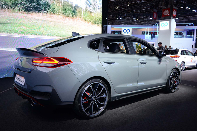 Truyền thông Anh: Chúng tôi xếp VinFast ngang BMW, Audi, Ferrari... trong danh sách mẫu xe hấp dẫn nhất Paris Motor Show