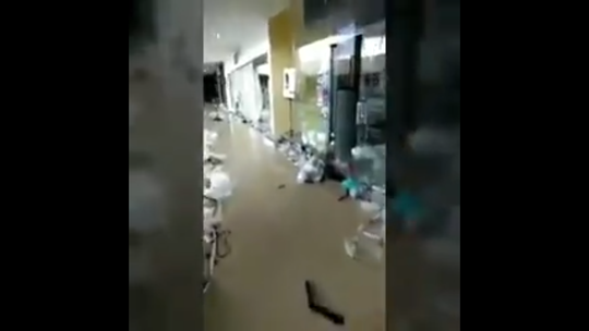 Indonesia: Đám đông cướp ATM trong lúc chờ viện trợ sóng thần