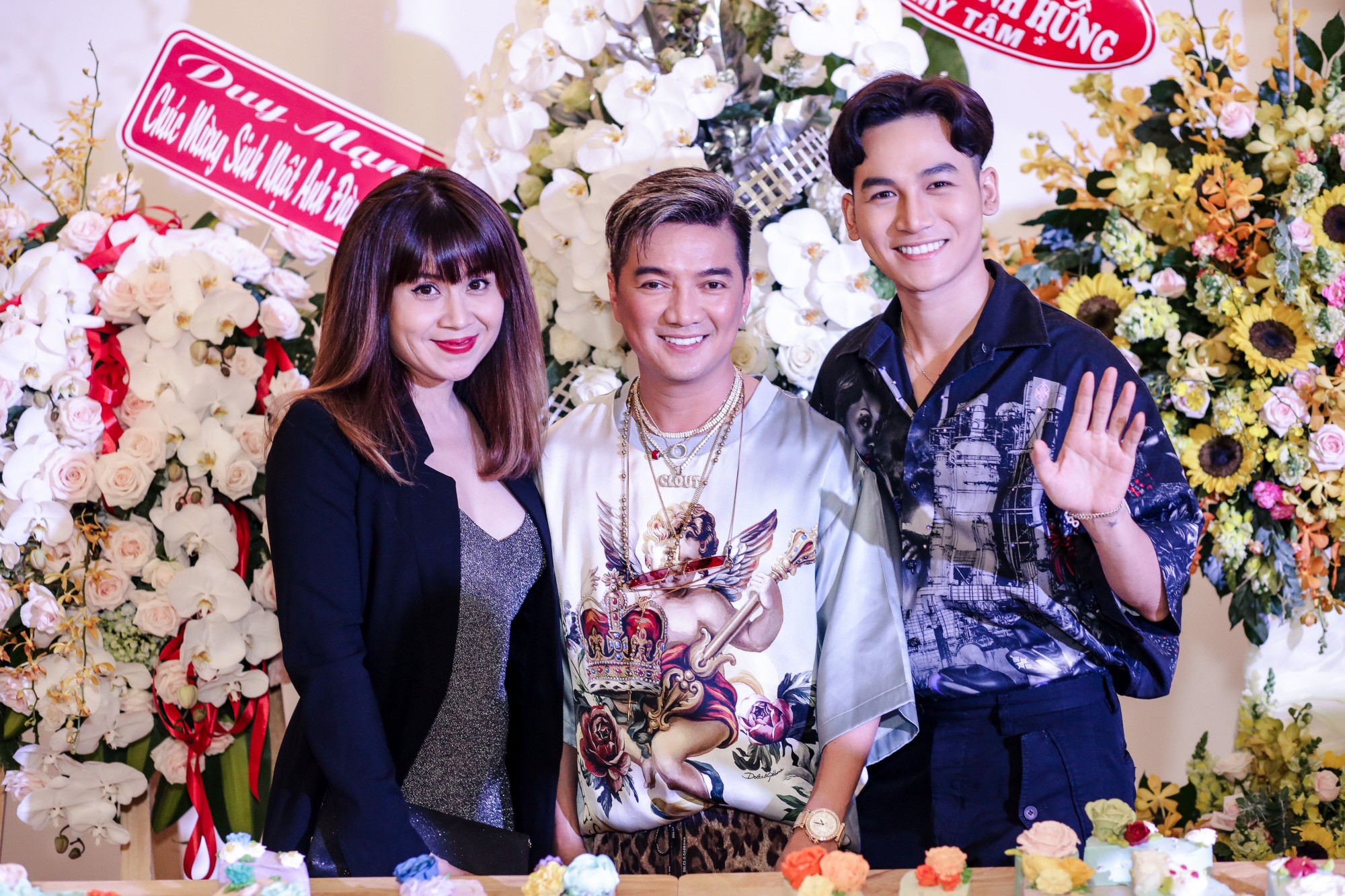 Đàm Vĩnh Hưng lừa tiền bạn bè ngay trong ngày sinh nhật để đi làm từ thiện