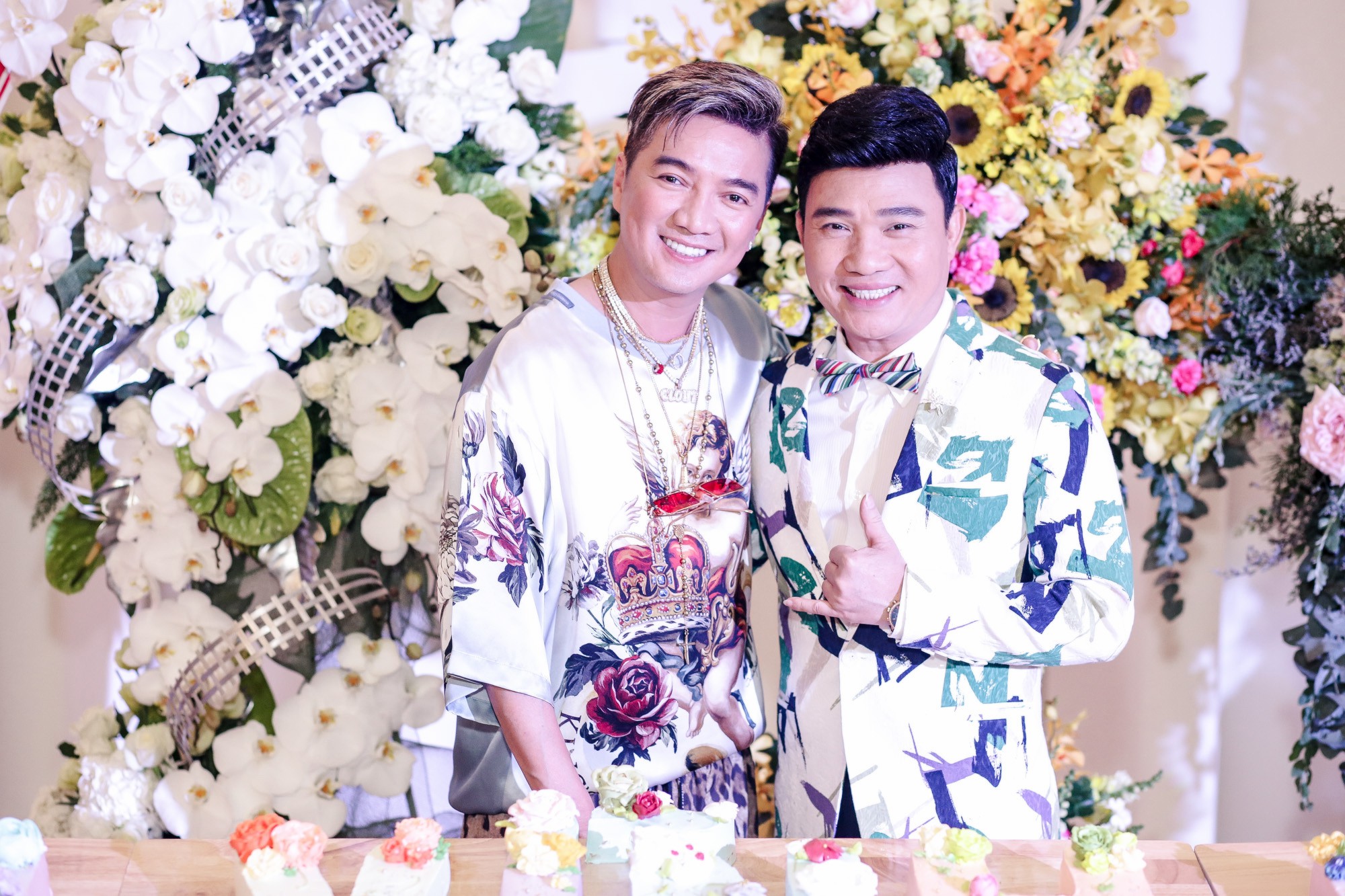 Đàm Vĩnh Hưng lừa tiền bạn bè ngay trong ngày sinh nhật để đi làm từ thiện