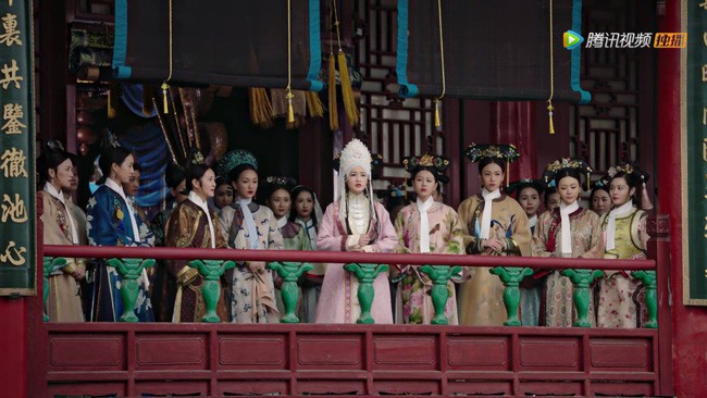 Hậu Cung Như Ý Truyện: Càn Long mê đắm vào Hàm Hương, Như Ý lầm lũi khóc dưới mưa