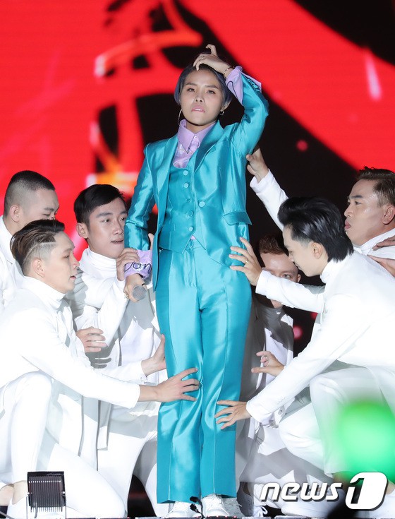 Báo Hàn đồng loạt ca ngợi Vũ Cát Tường sau màn trình diễn tại Asia Song Festival