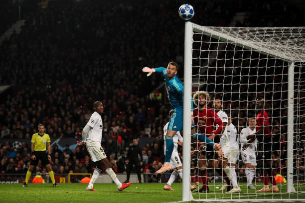 Xà ngang từ chối siêu phẩm, Man United ngậm ngùi chia điểm với Valencia