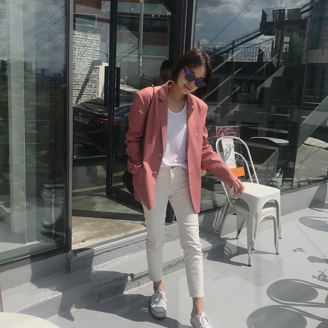 Sau cuộc càn quét từ mốt giày của bố, đến lượt blazer của bố bắt đầu lên ngôi Sau cuộc càn quét từ mốt giày của bố, đến lượt blazer của bố bắt đầu lên ngôi