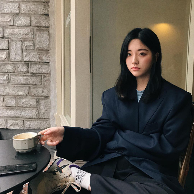 Sau cuộc càn quét từ mốt giày của bố, đến lượt blazer của bố bắt đầu lên ngôi Sau cuộc càn quét từ mốt giày của bố, đến lượt blazer của bố bắt đầu lên ngôi