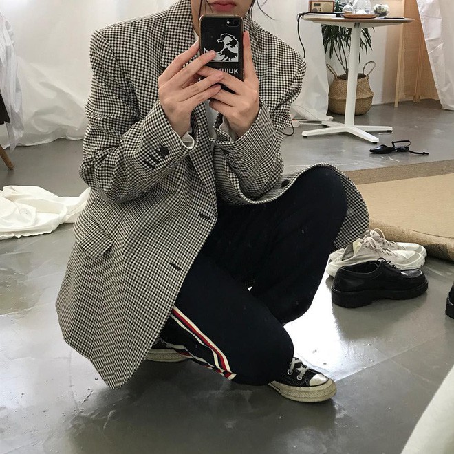 Sau cuộc càn quét từ mốt giày của bố, đến lượt blazer của bố bắt đầu lên ngôi Sau cuộc càn quét từ mốt giày của bố, đến lượt blazer của bố bắt đầu lên ngôi