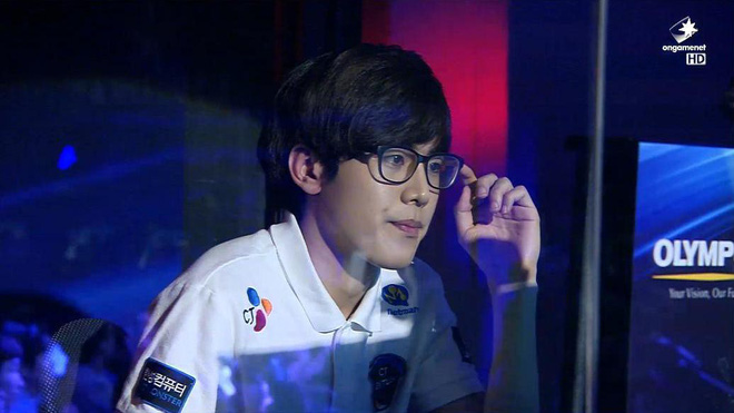 Game thủ Hàn Quốc đình đám thế giới, điển trai và cuốn hút không kém gì Idol