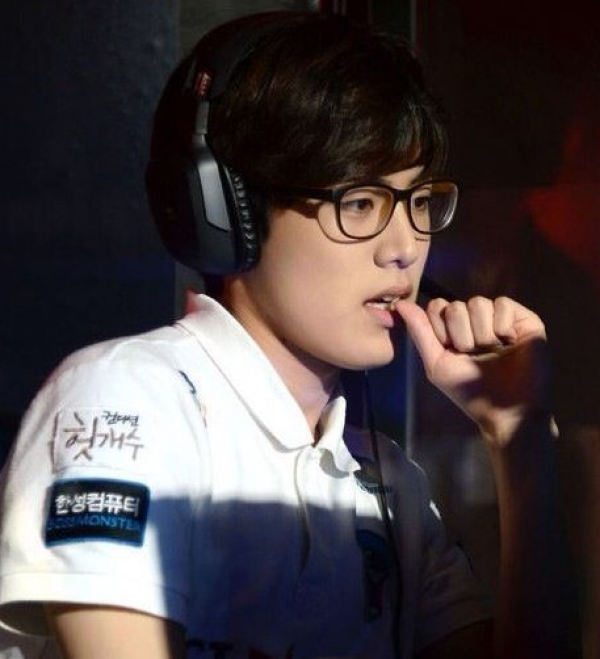 Game thủ Hàn Quốc đình đám thế giới, điển trai và cuốn hút không kém gì Idol