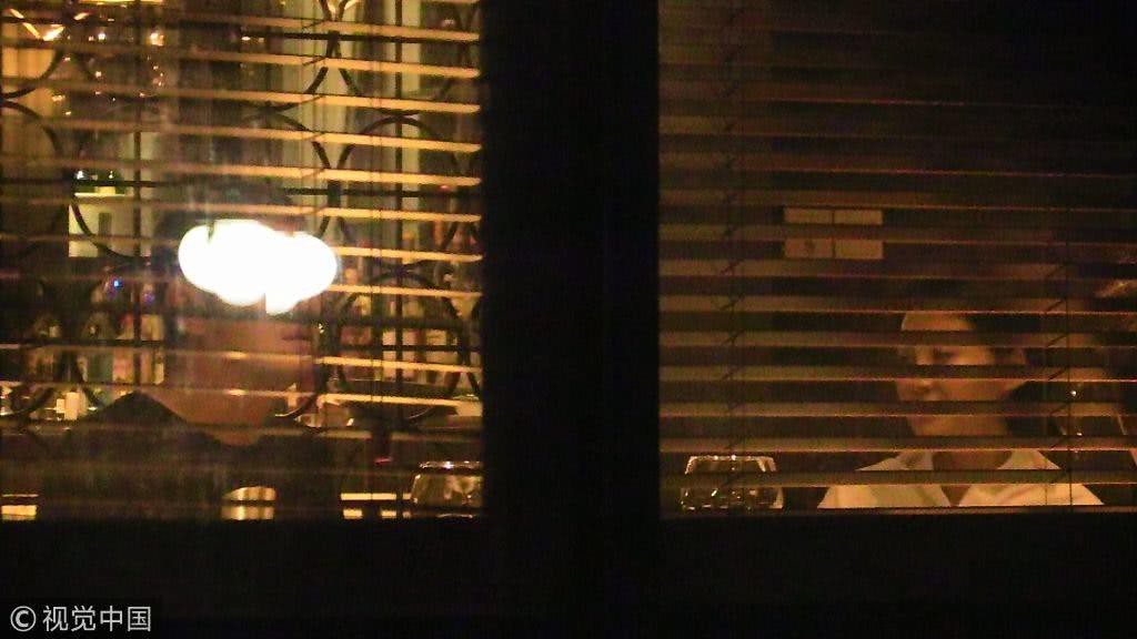 Hết bị đồn cặp kè với đàn em Bành Vu Yến, Thánh cô Hứa Tình lộ ảnh hẹn hò Lệnh Hồ Xung Lý Á Bằng?