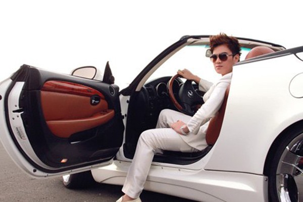 Cuộc sống giàu có ở tuổi 37 của ca sĩ hội chợ Lâm Chấn Huy