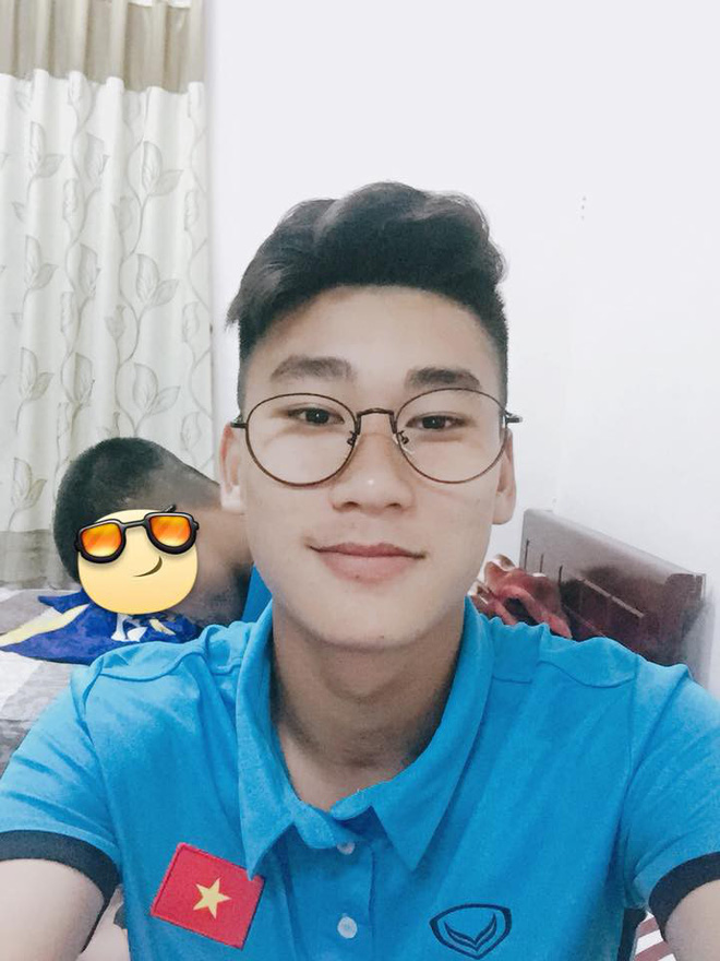 Thêm một hot boy sân cỏ được phát hiện: 18 tuổi cao 1m81, từng là Vua phá lưới U17 Thêm một hot boy sân cỏ được phát hiện: 18 tuổi cao 1m81, từng là Vua phá lưới U17