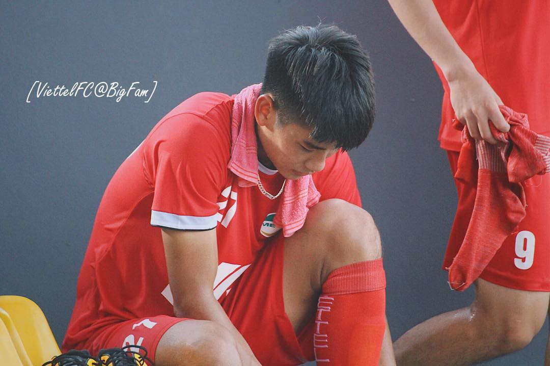 Thêm một hot boy sân cỏ được phát hiện: 18 tuổi cao 1m81, từng là Vua phá lưới U17