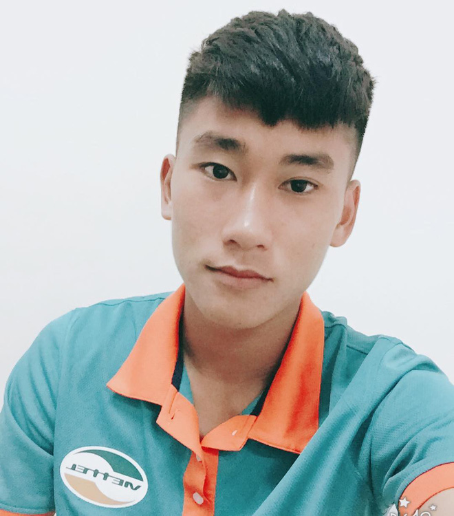 Thêm một hot boy sân cỏ được phát hiện: 18 tuổi cao 1m81, từng là Vua phá lưới U17 Thêm một hot boy sân cỏ được phát hiện: 18 tuổi cao 1m81, từng là Vua phá lưới U17