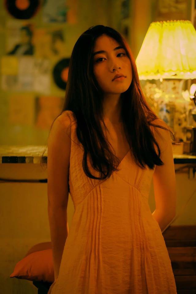 Bộ ảnh tuổi 19 của Thuỳ Linh: Xinh đẹp và dịu dàng đúng kiểu uống nhầm ánh mắt, cơn say theo cả đời