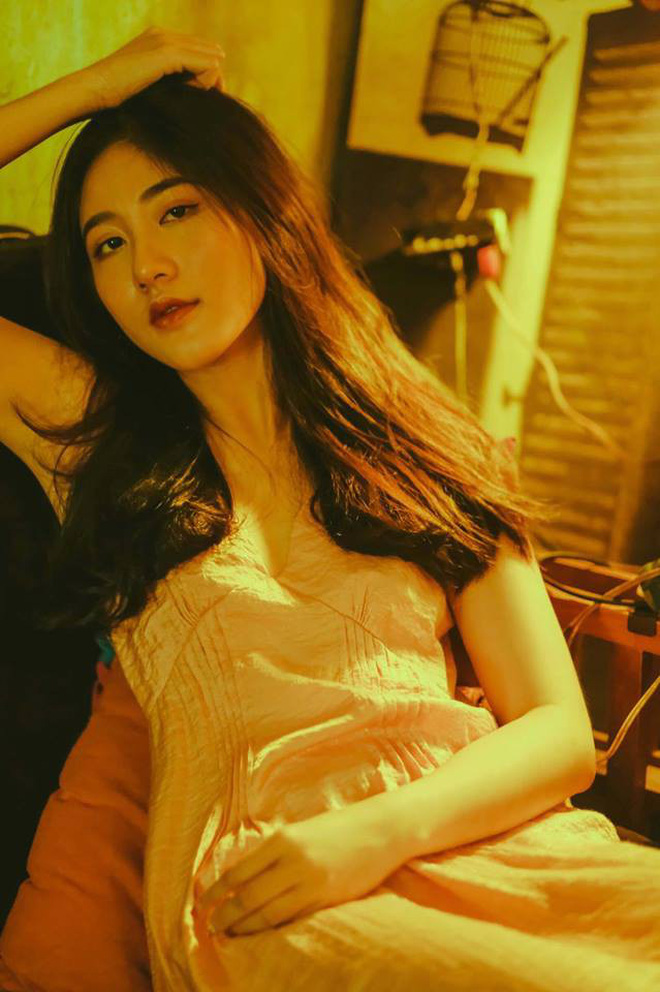 Bộ ảnh tuổi 19 của Thuỳ Linh: Xinh đẹp và dịu dàng đúng kiểu uống nhầm ánh mắt, cơn say theo cả đời